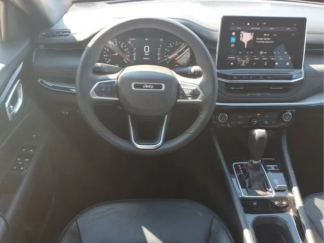 Used 2025  Jeep Trailhawk image 18