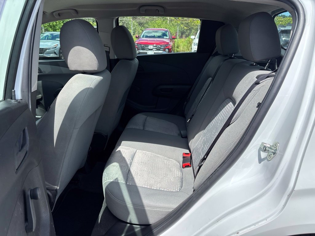 Used 2016 White Chevrolet LS image 12