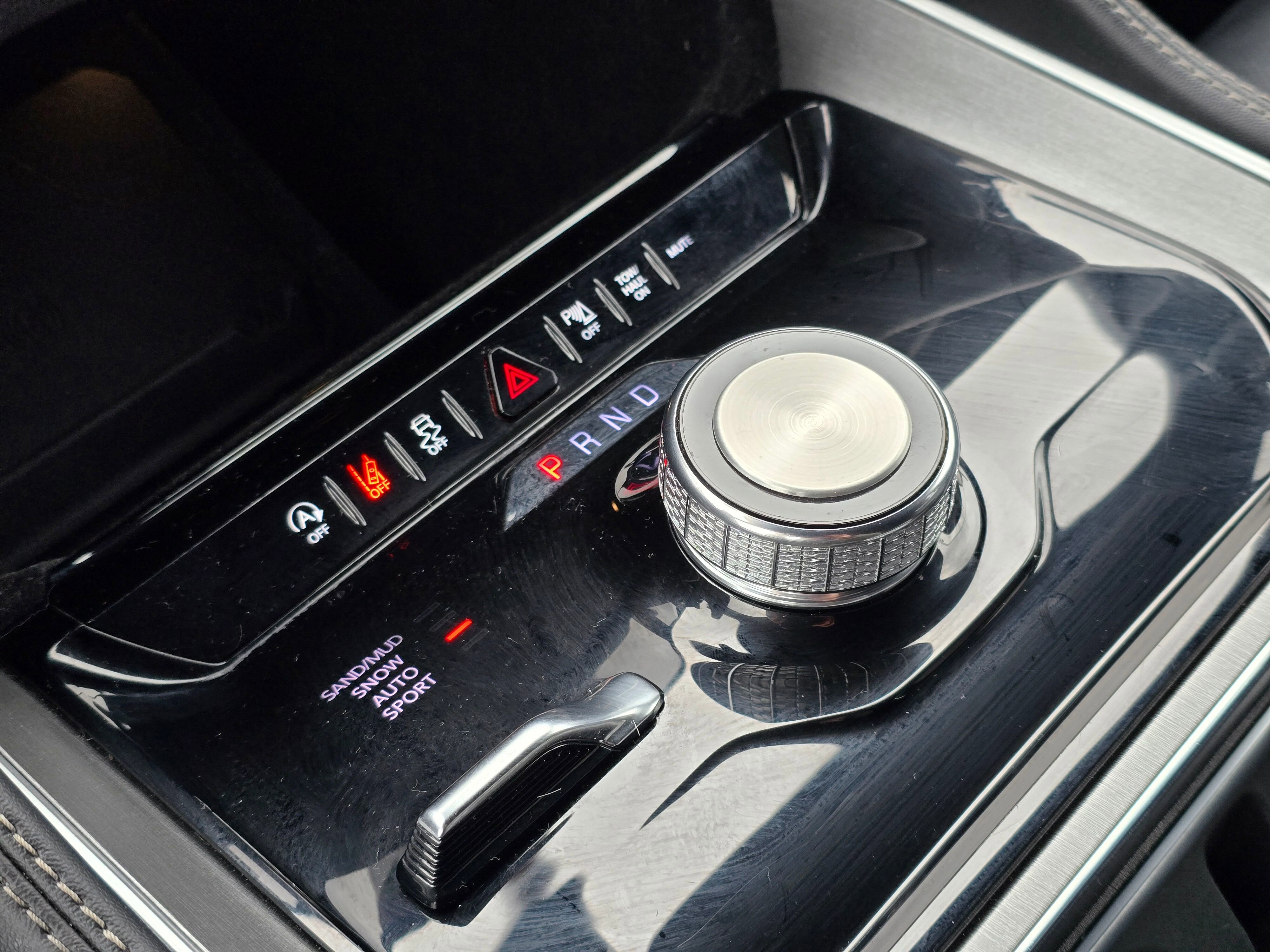 Used 2025  Jeep NA image 34
