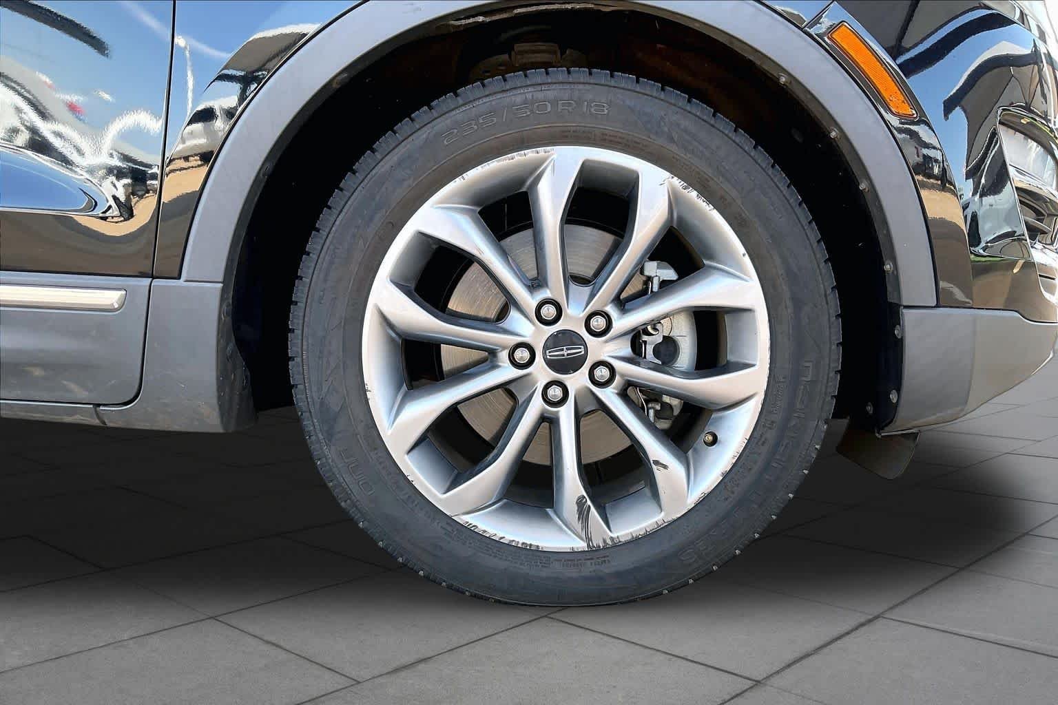 Used 2017 Black Velvet Lincoln Select image 11