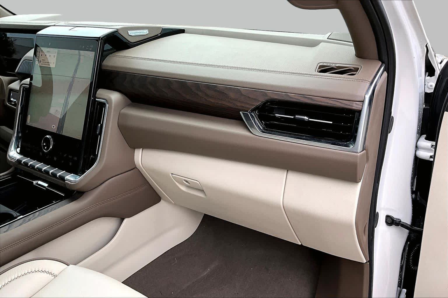 Used 2025 White Frost Tricoat GMC Denali image 19