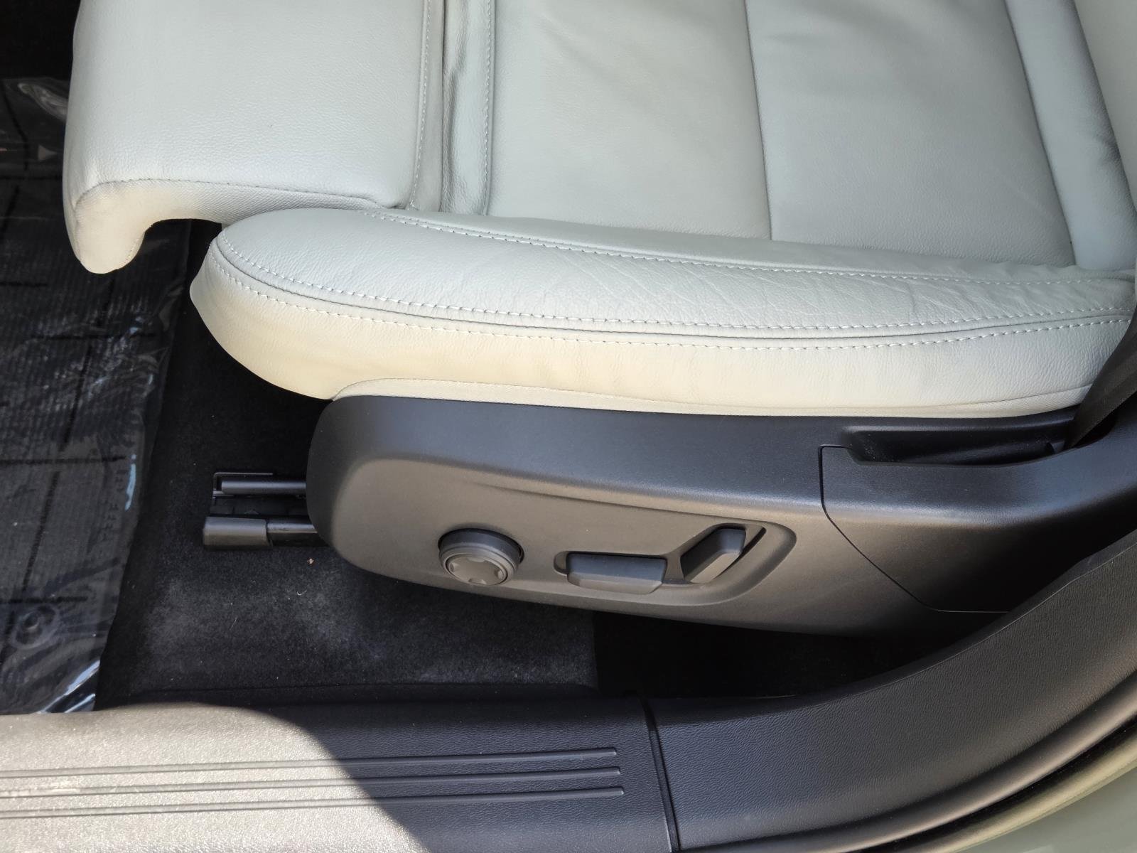 Used 2023 Sage Green Metallic Volvo Plus Bright Theme image 34