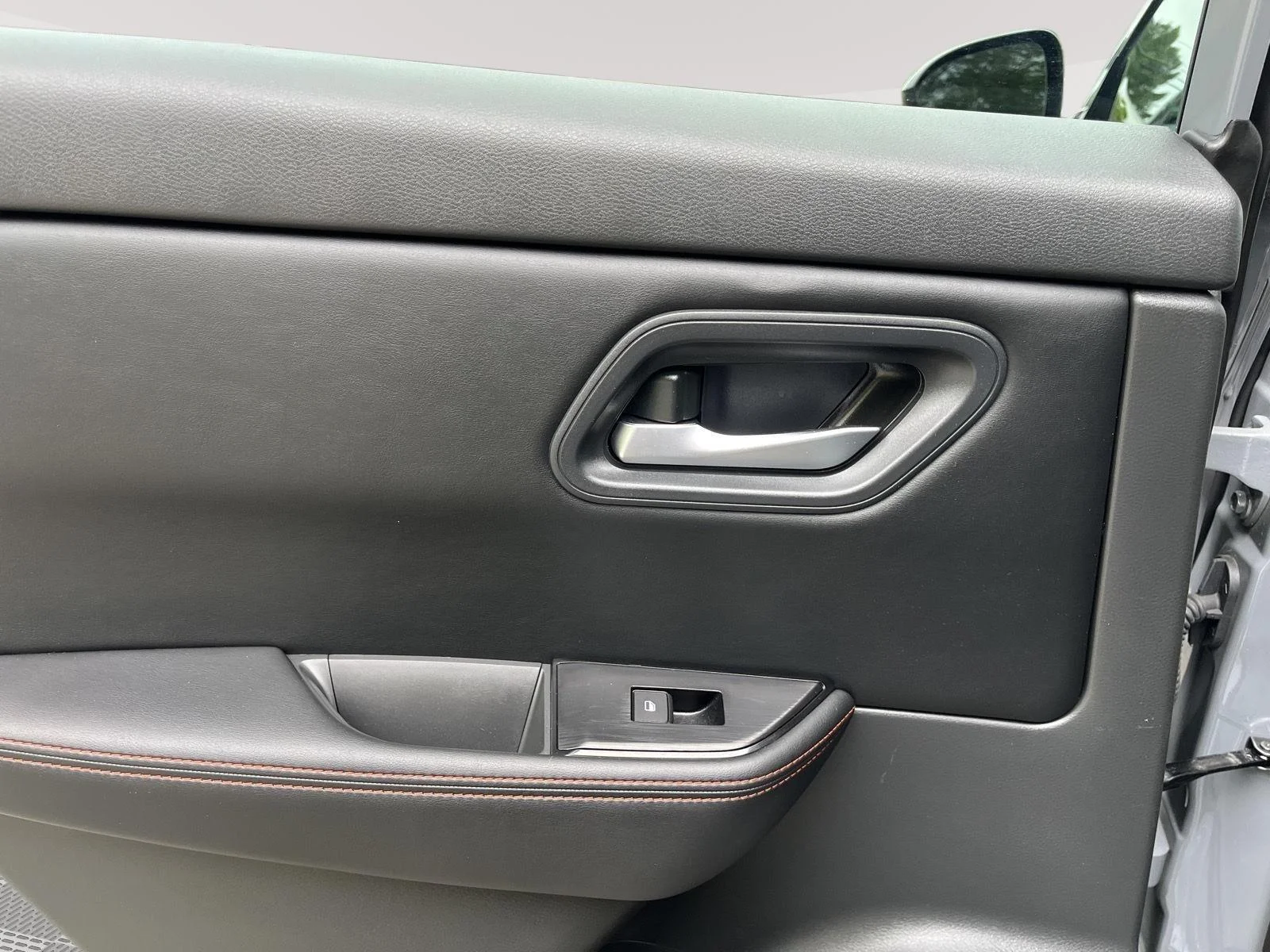 Used 2025 Boulder Gray Pearl Nissan Rock Creek image 12