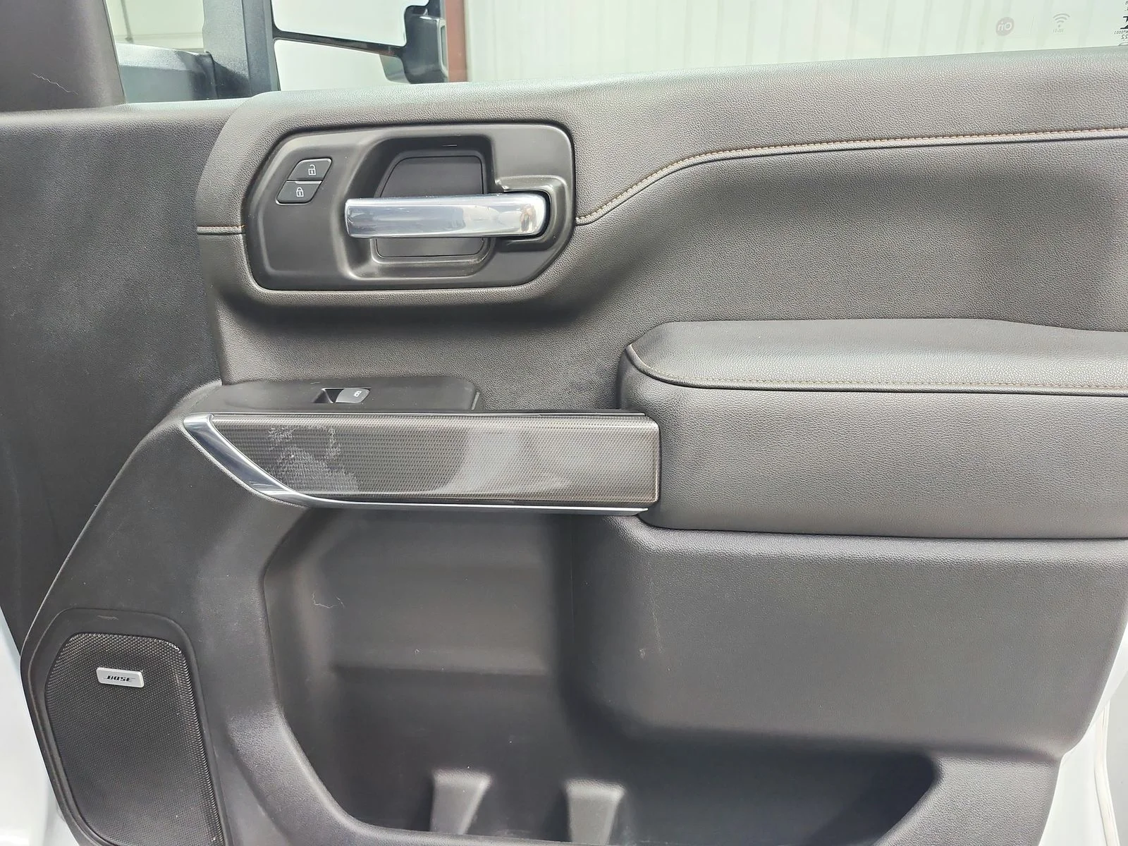 Used 2022 White GMC AT4 image 50