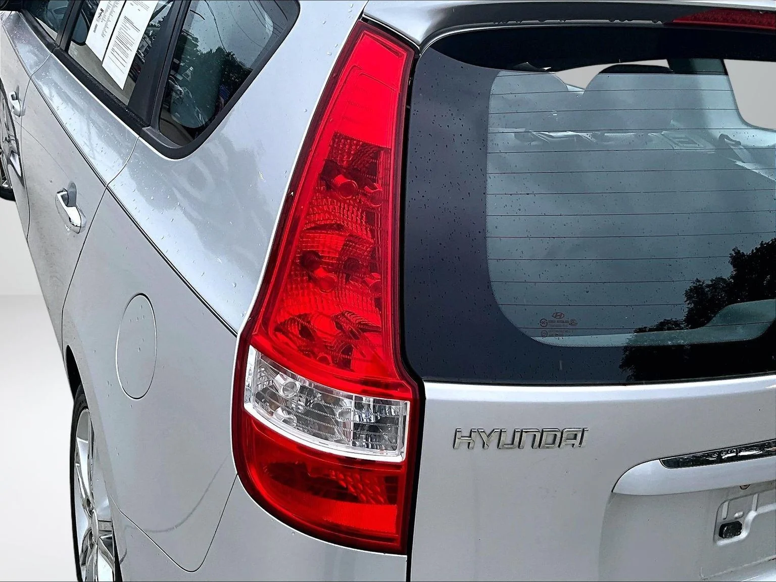 Used 2011 Silver Hyundai SE image 28