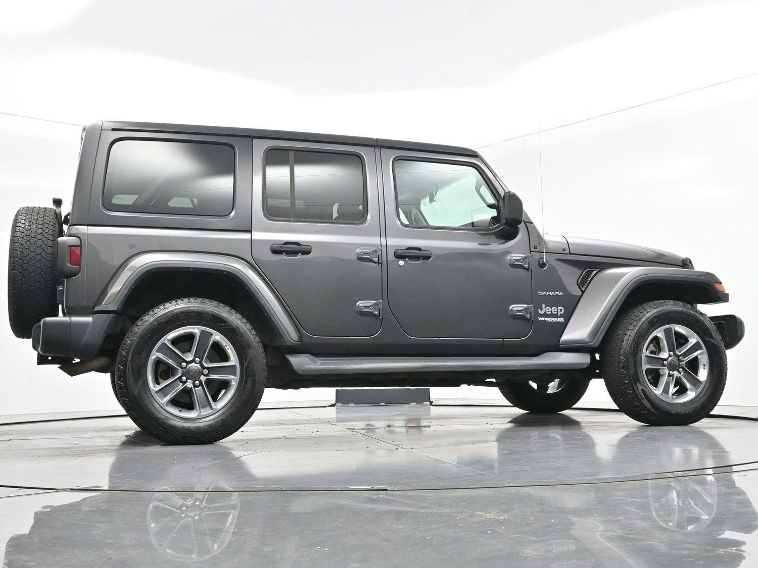 Used 2018 Granite Crystal Metallic Clearcoat Jeep Sahara image 50
