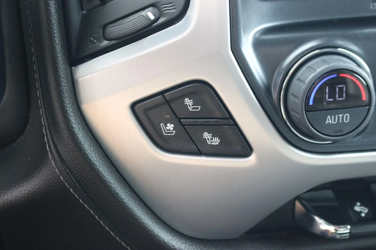 Used 2018 SUMMIT WHITE GMC SLT image 29