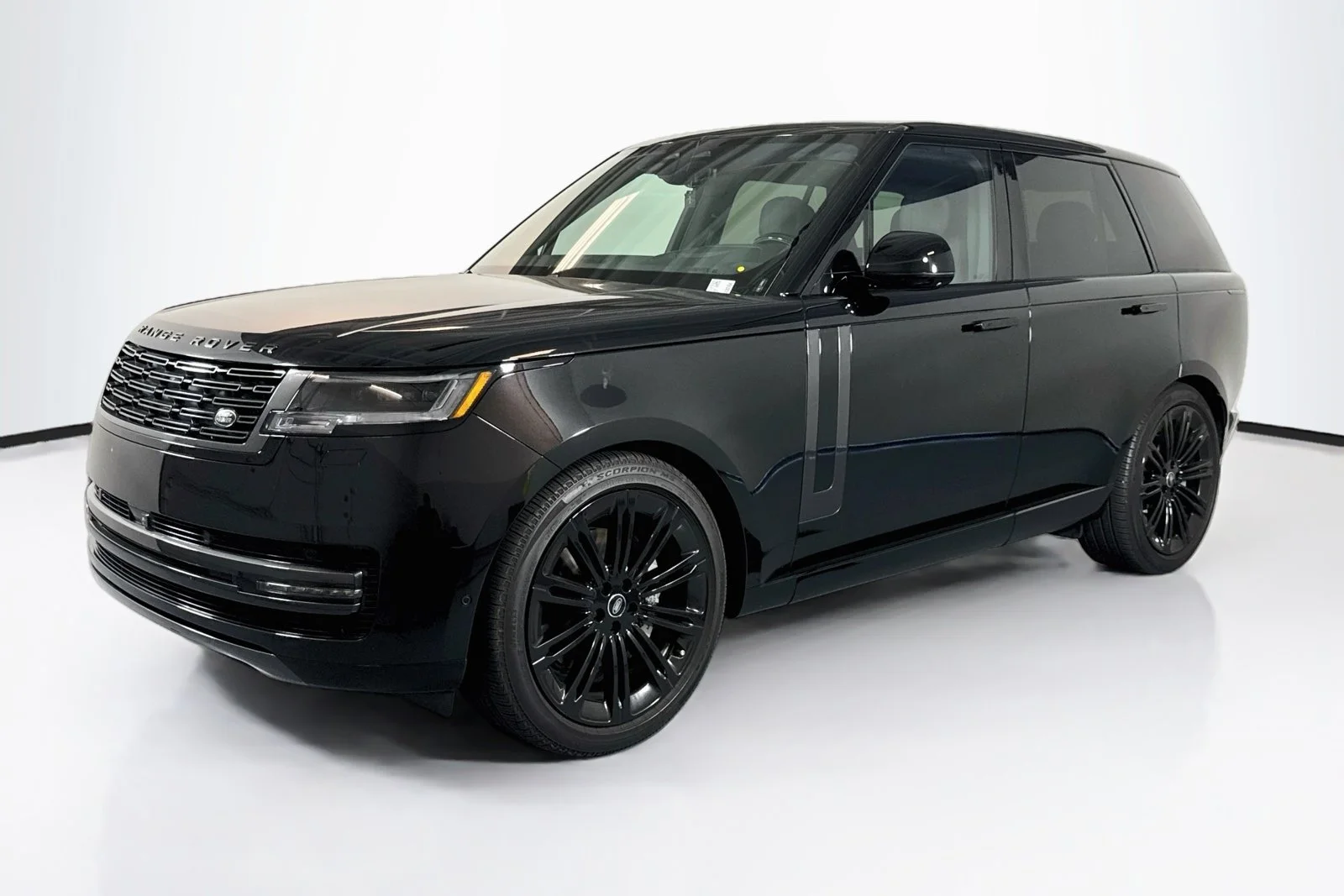 Used 2025 Santorini Black Metallic Land Rover SE image 1