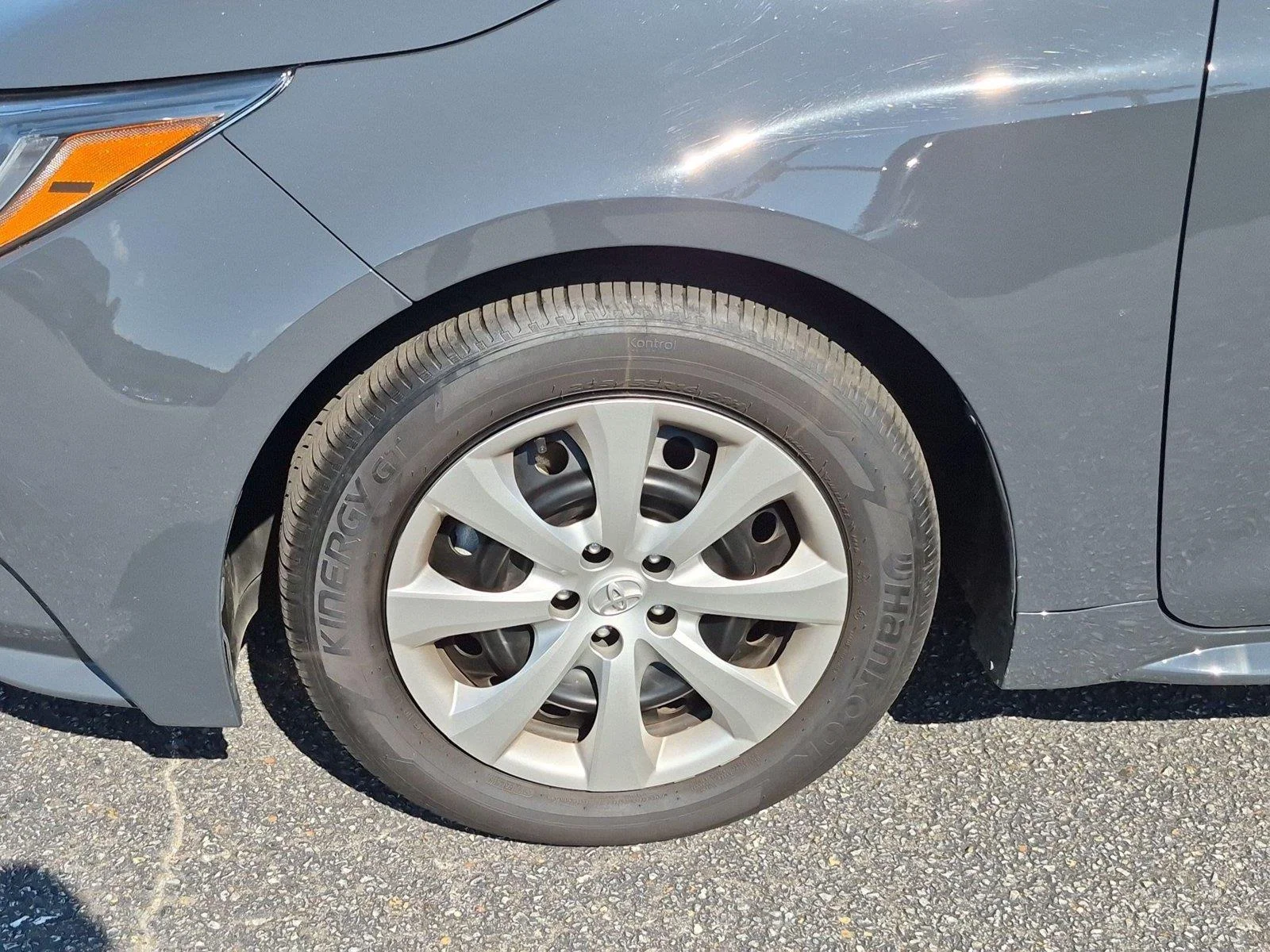Used 2025 Underground Toyota LE image 10