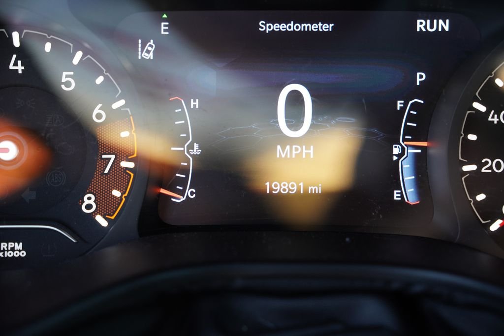 Used 2023 Laser Blue Pearlcoat Jeep Latitude Lux image 7