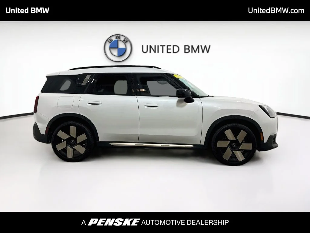 Used 2025 White Metallic MINI  image 4