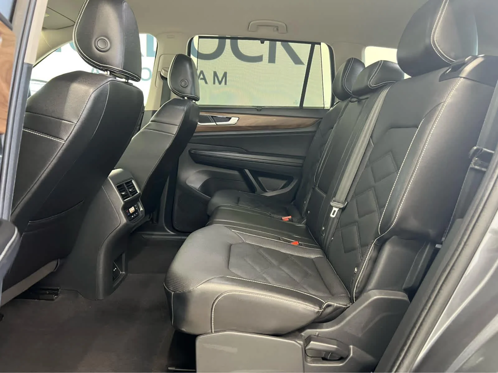 2025 Volkswagen Atlas SE w/Tech - Photo 23