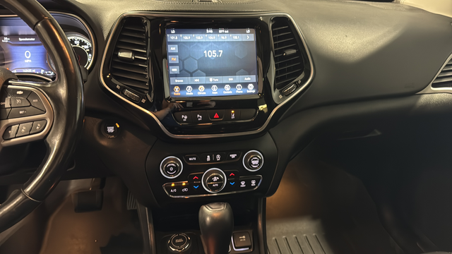 Used 2021 Olive Green Pearlcoat Jeep Limited image 13