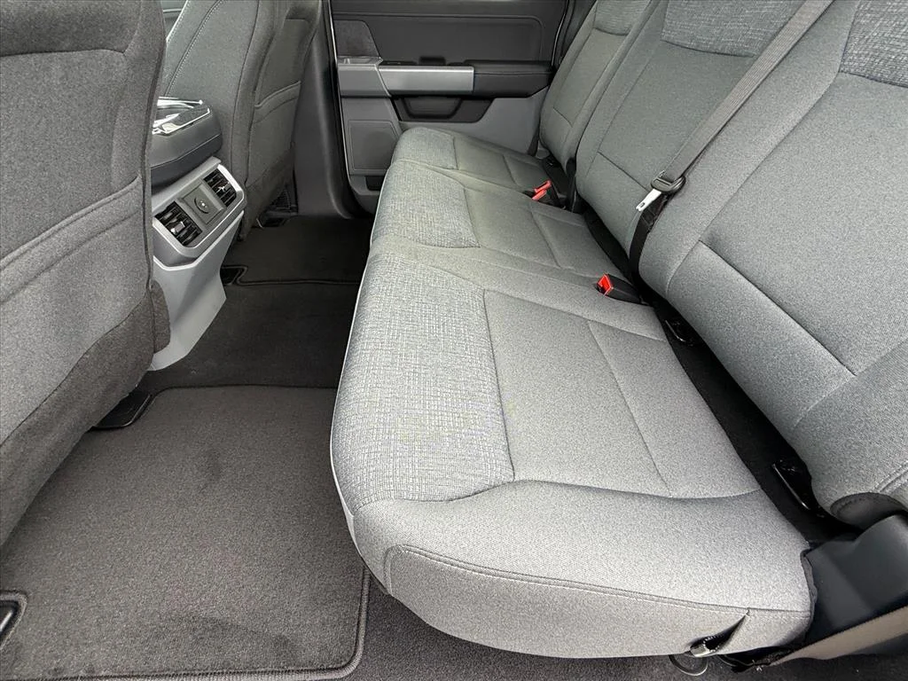 New 2026 Oxford White Ford XLT image 6