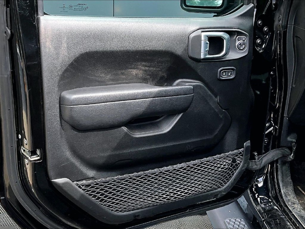 Used 2022 Black Jeep Mojave image 10