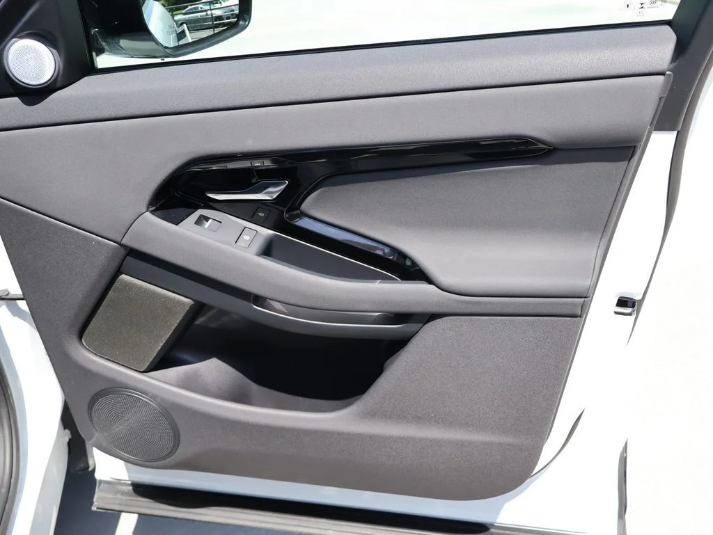 2026 Land Rover Range Rover Evoque Dynamic SE - Photo 11