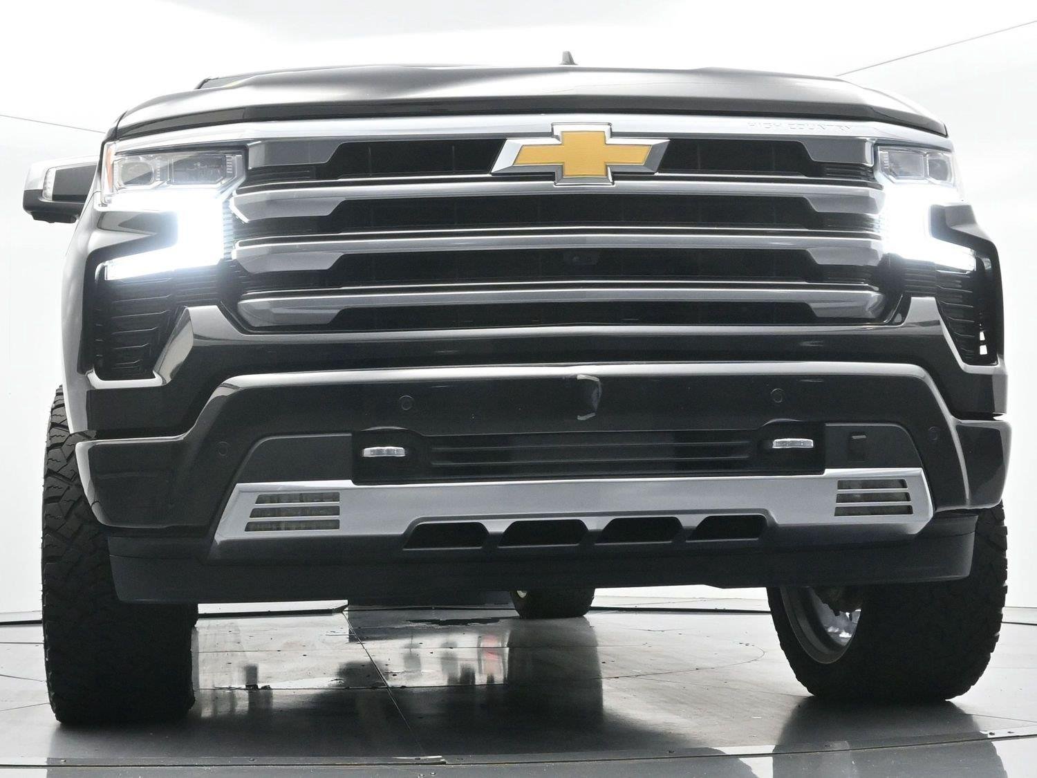 Used 2023 Black Chevrolet High Country image 39