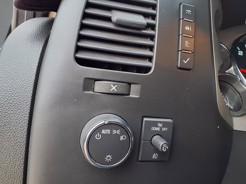 Used 2012 SILVER ICE METALLIC Chevrolet LT image 22