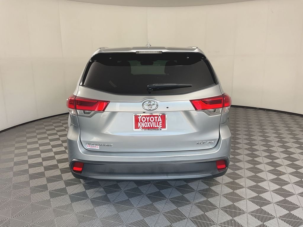 Used 2017 Silver Toyota XLE image 7