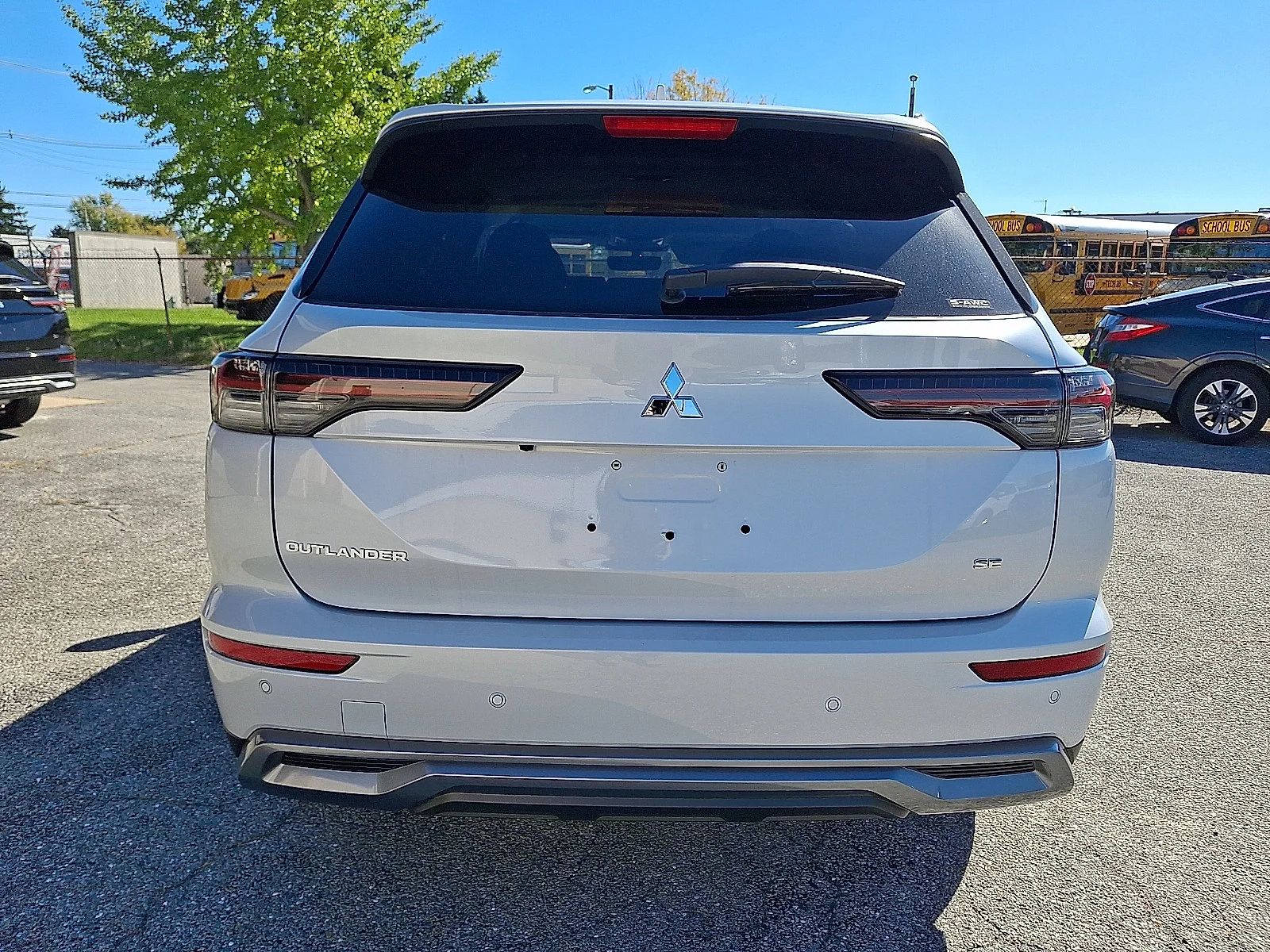 New 2026 White Mitsubishi SE image 6