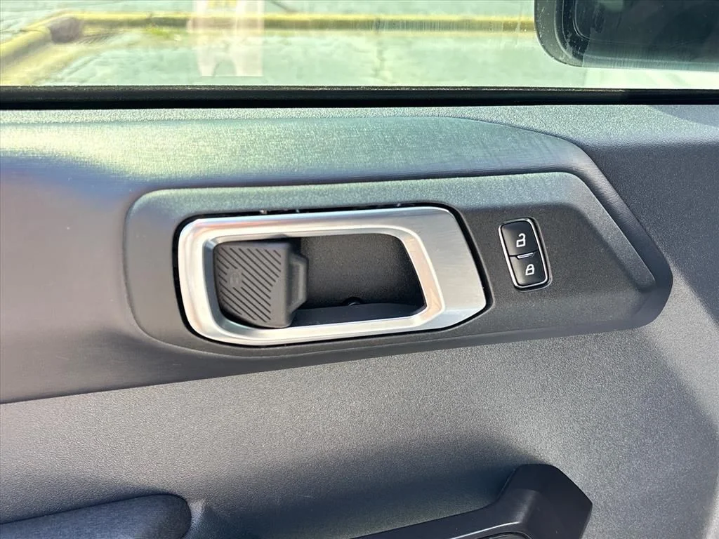 Used 2025 White Ford Badlands image 24