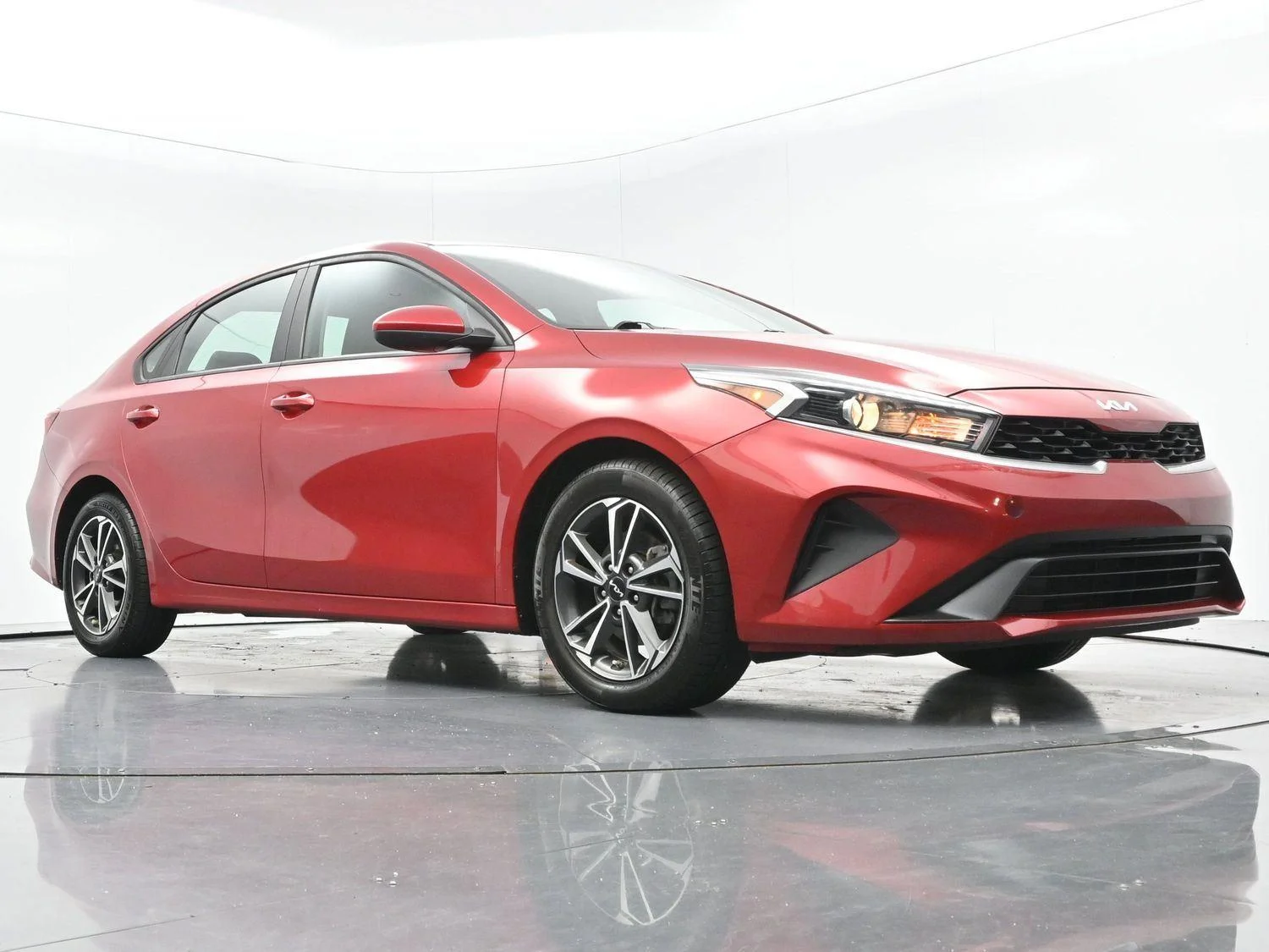 Used 2022 Currant Red Kia LXS image 38