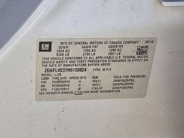 Used 2017 Silver GMC Denali image 38
