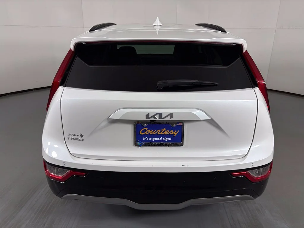 Used 2023 White Kia Wind image 7