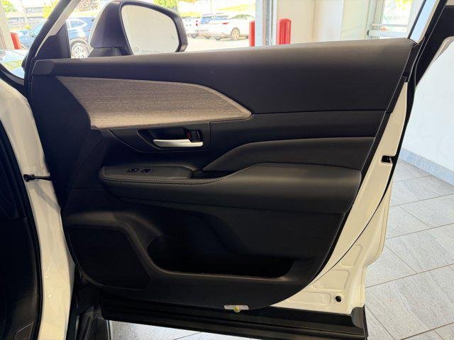 Certified Used 2026 WIND CHILL PEARL Toyota  image 59