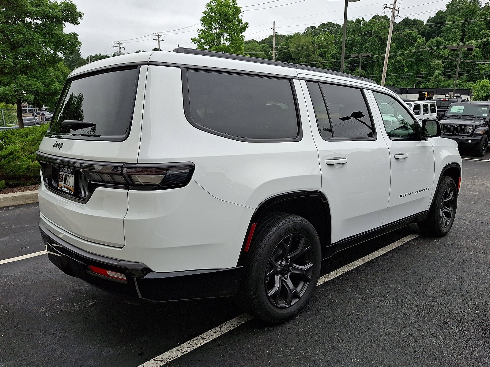 New 2026 Bright White Clear-Coat Exterior Paint Jeep Limited Altitude image 3