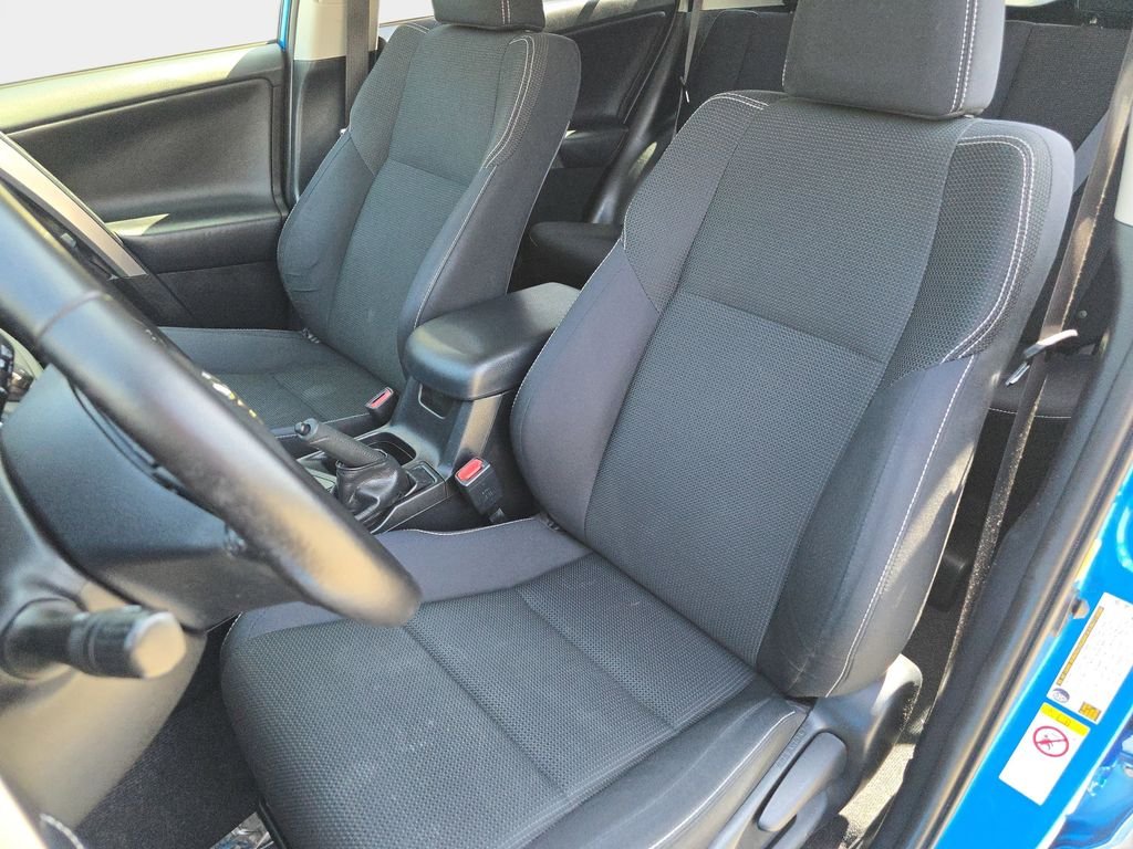 Used 2016  Toyota XLE image 18