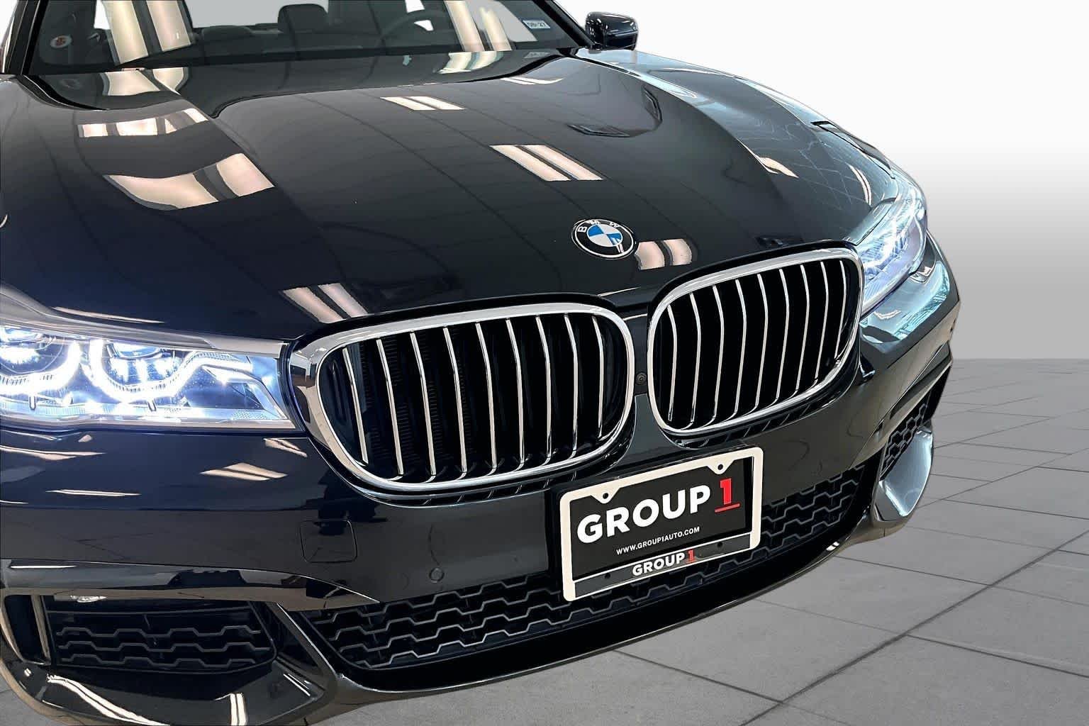 Used 2019 Black Sapphire Metallic BMW 750i image 26
