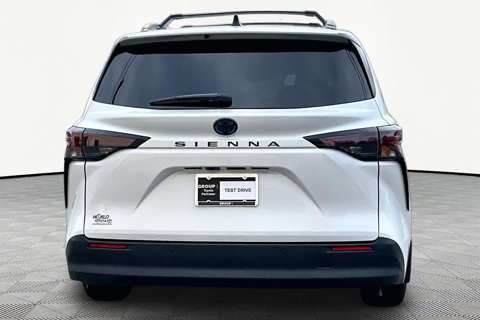 Used 2025 Wind Chill Pearl Toyota XLE image 5