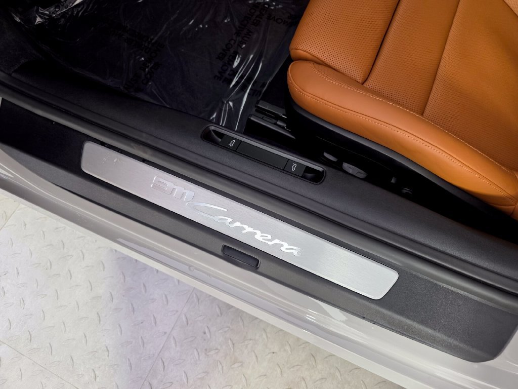 Used 2025  Porsche  image 27