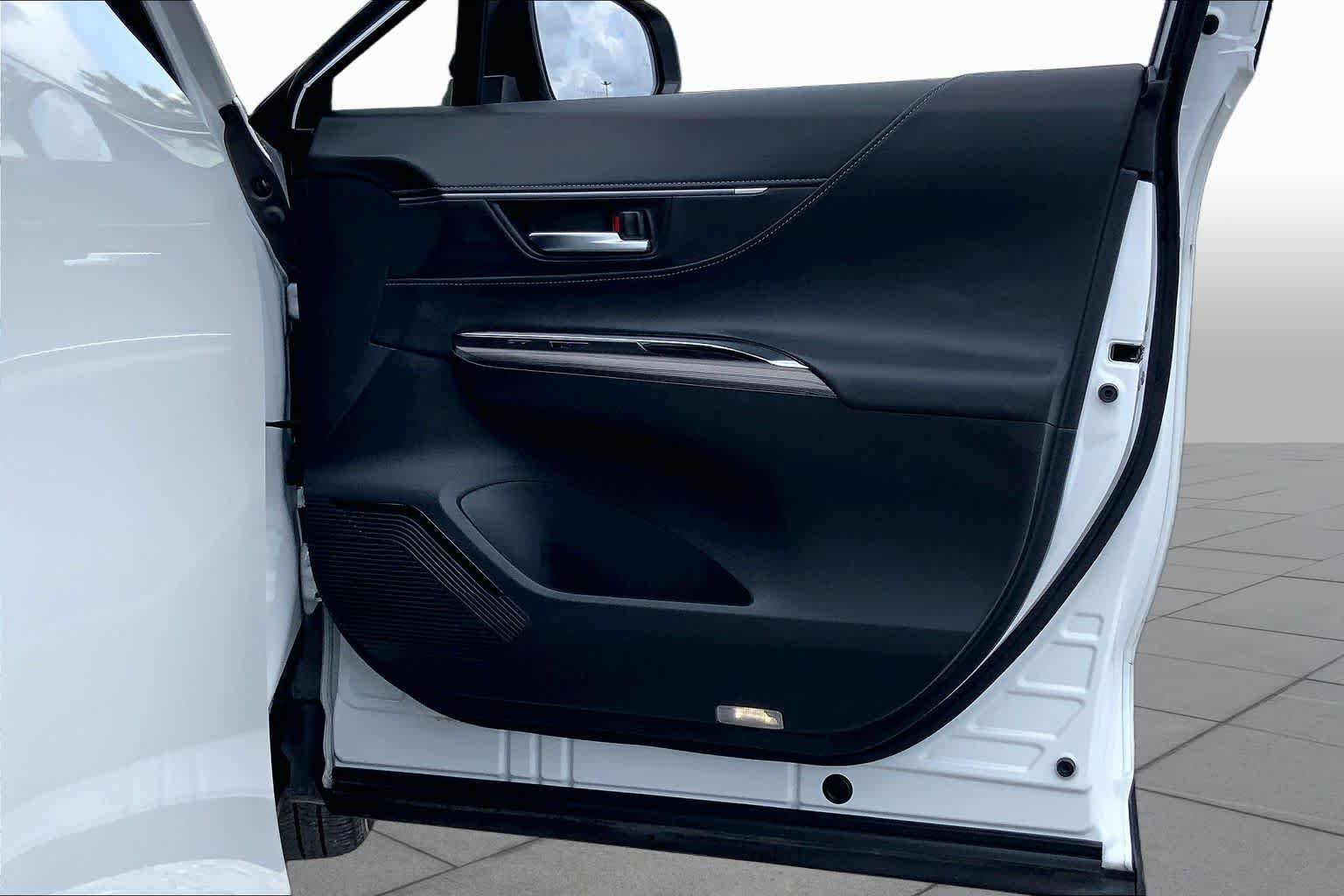 Used 2024 Wind Chill Pearl Toyota XLE image 22