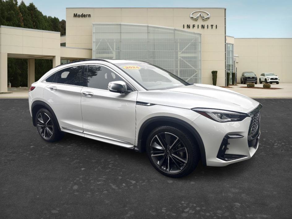 Used 2024 Radiant White INFINITI LUXE image 3