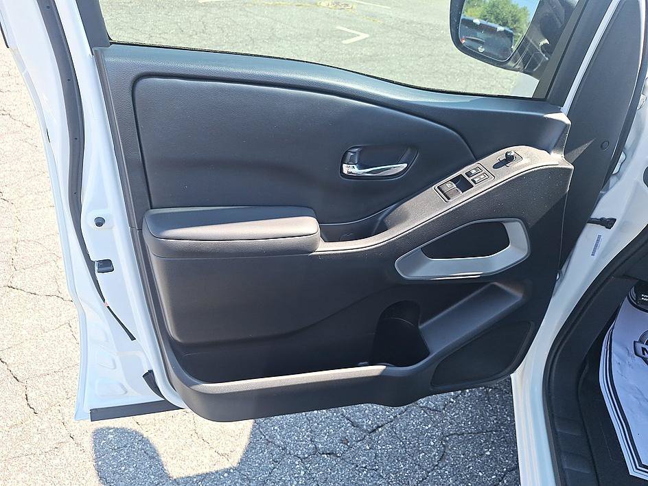 Used 2025 Glacier White Nissan SV image 9