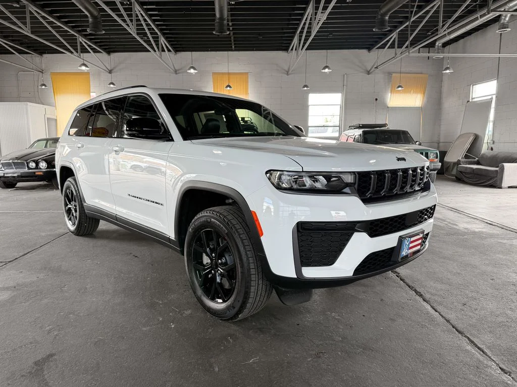 New 2026 White/off-white Jeep Laredo image 7