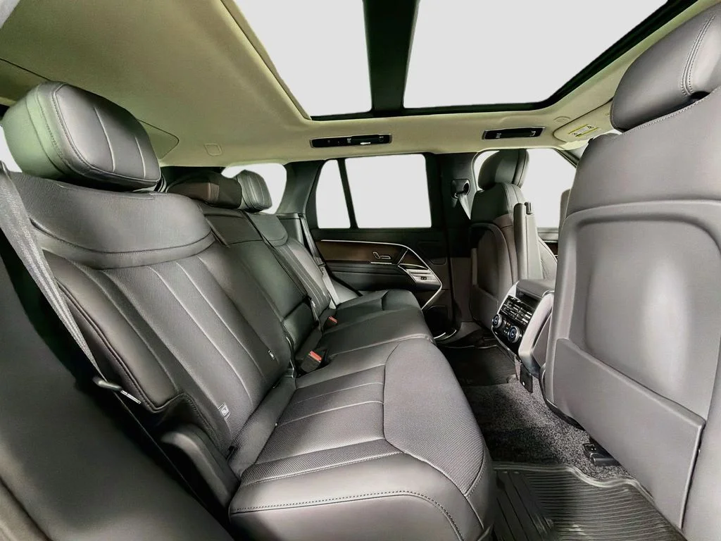 New 2026 Carpathian Grey Land Rover SE image 29