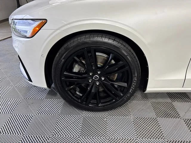 Used 2024 White Volvo Plus Black Edition image 10