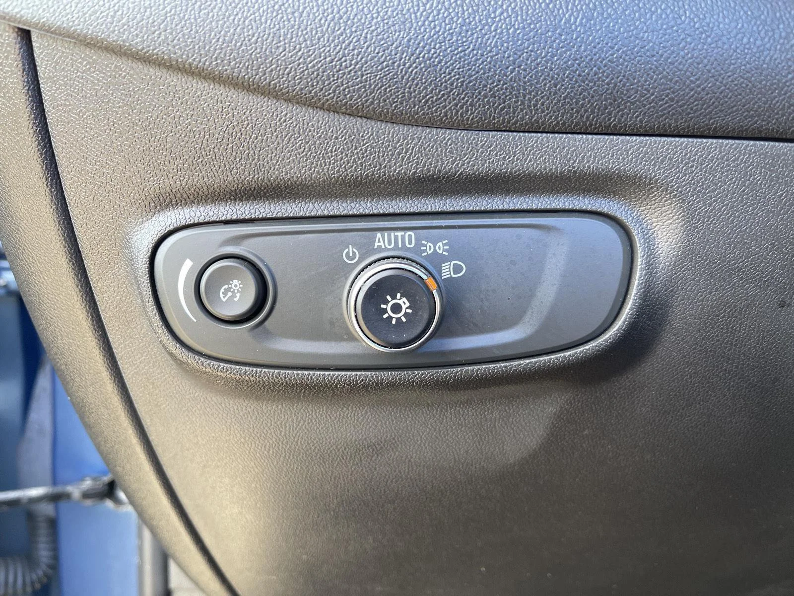 Used 2024 Lakeshore Blue Metallic Chevrolet LT image 18