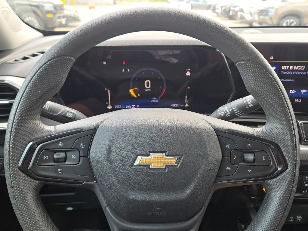 Used 2025 White Chevrolet LT image 29