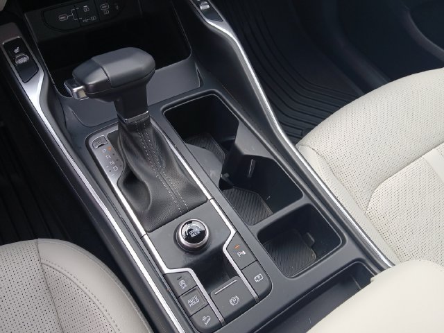 Used 2024 Black Kia S image 27