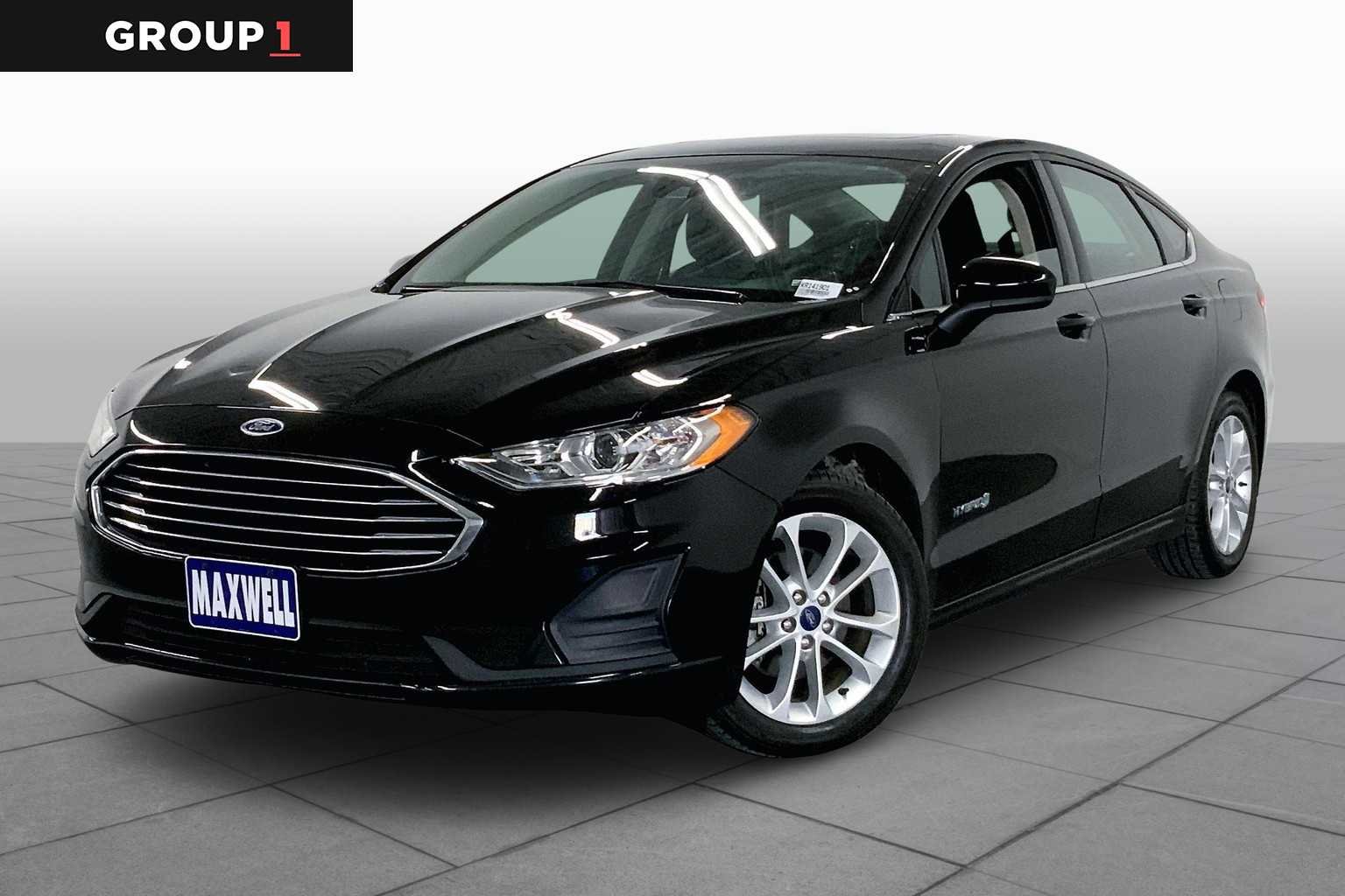 2019 Ford Fusion SE's photo