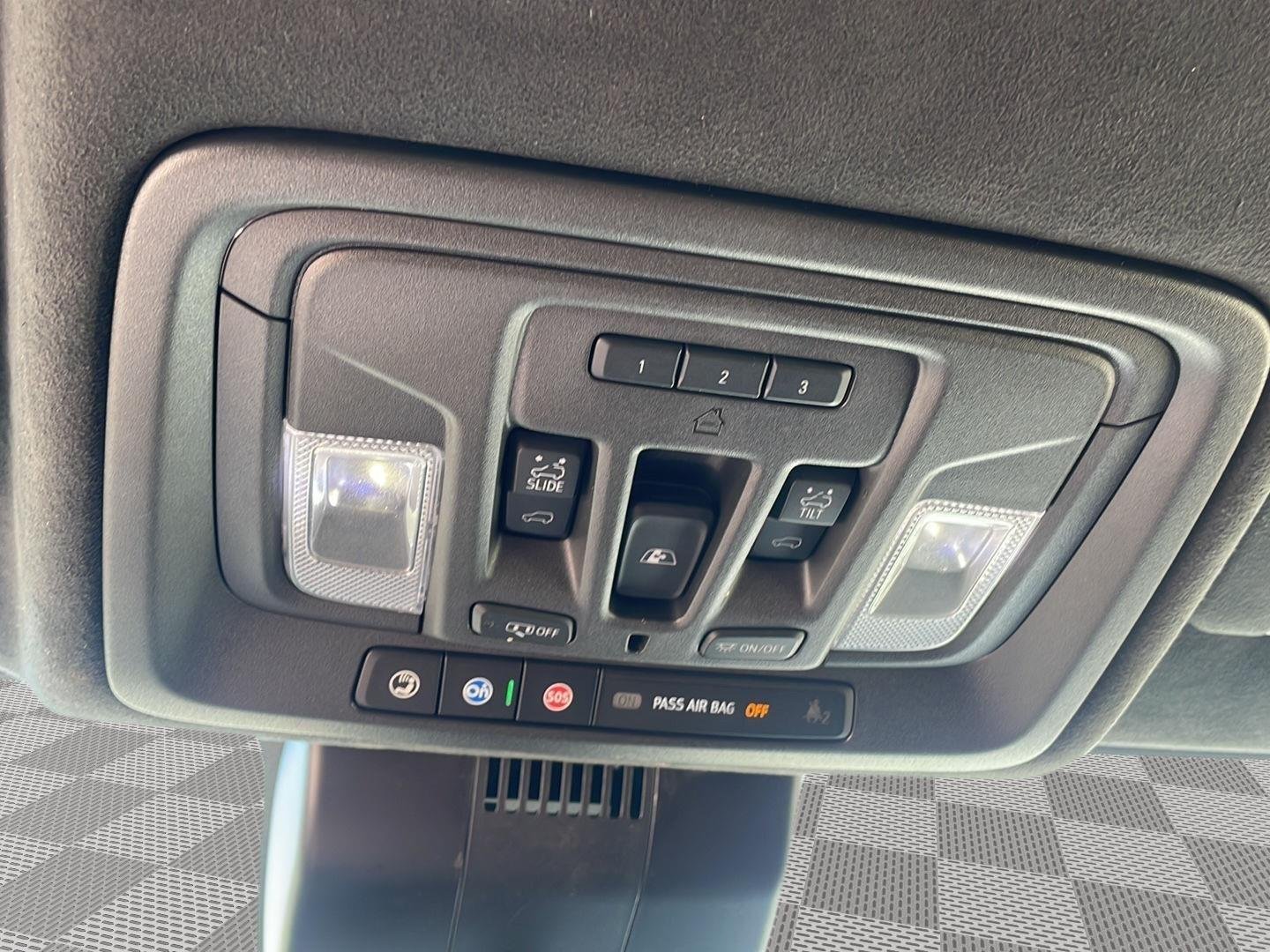 Used 2023 White Frost Tricoat GMC Denali Ultimate image 15