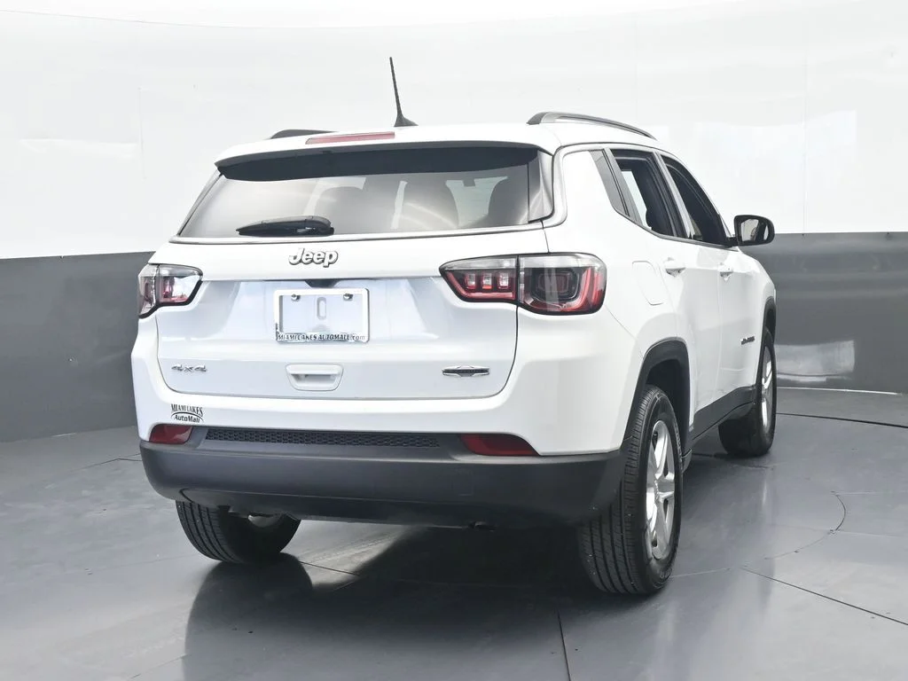 Used 2023 Bright White Clearcoat Jeep Latitude image 5
