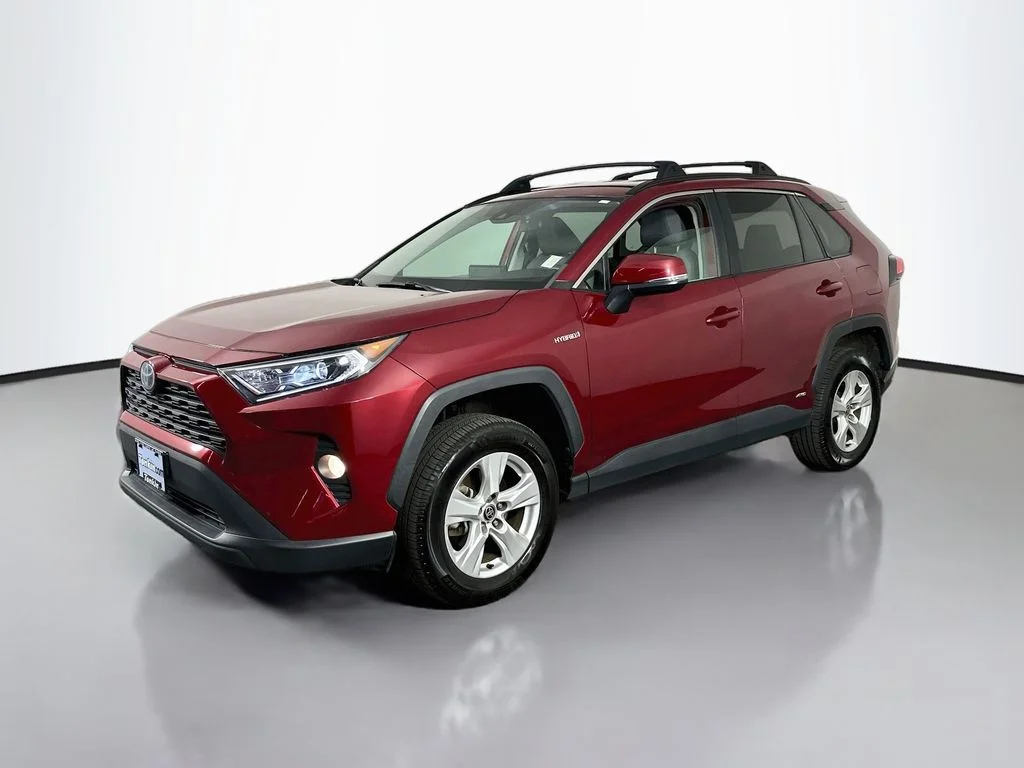 Used 2021 Pearl Toyota XLE image 4