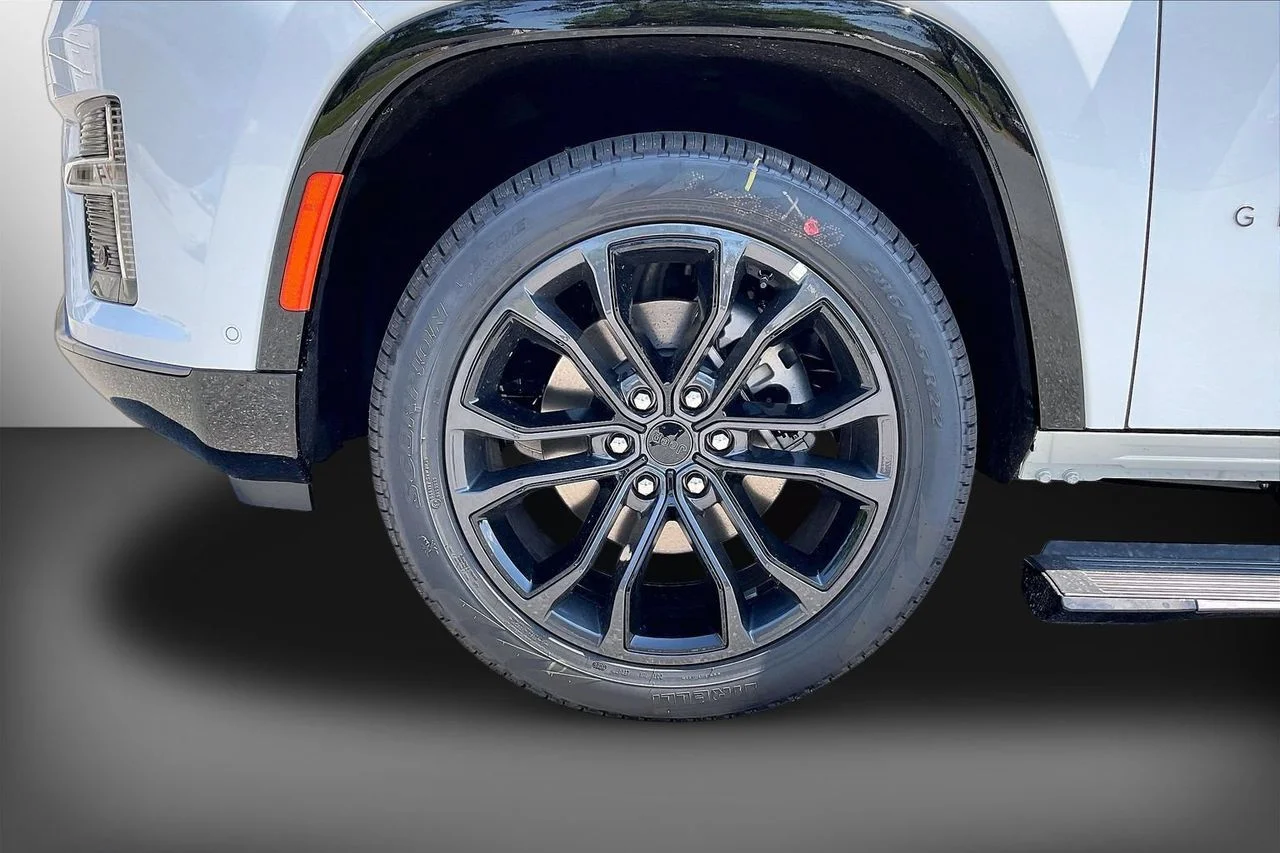 New 2026 Bright White Clearcoat Jeep Summit Reserve image 35
