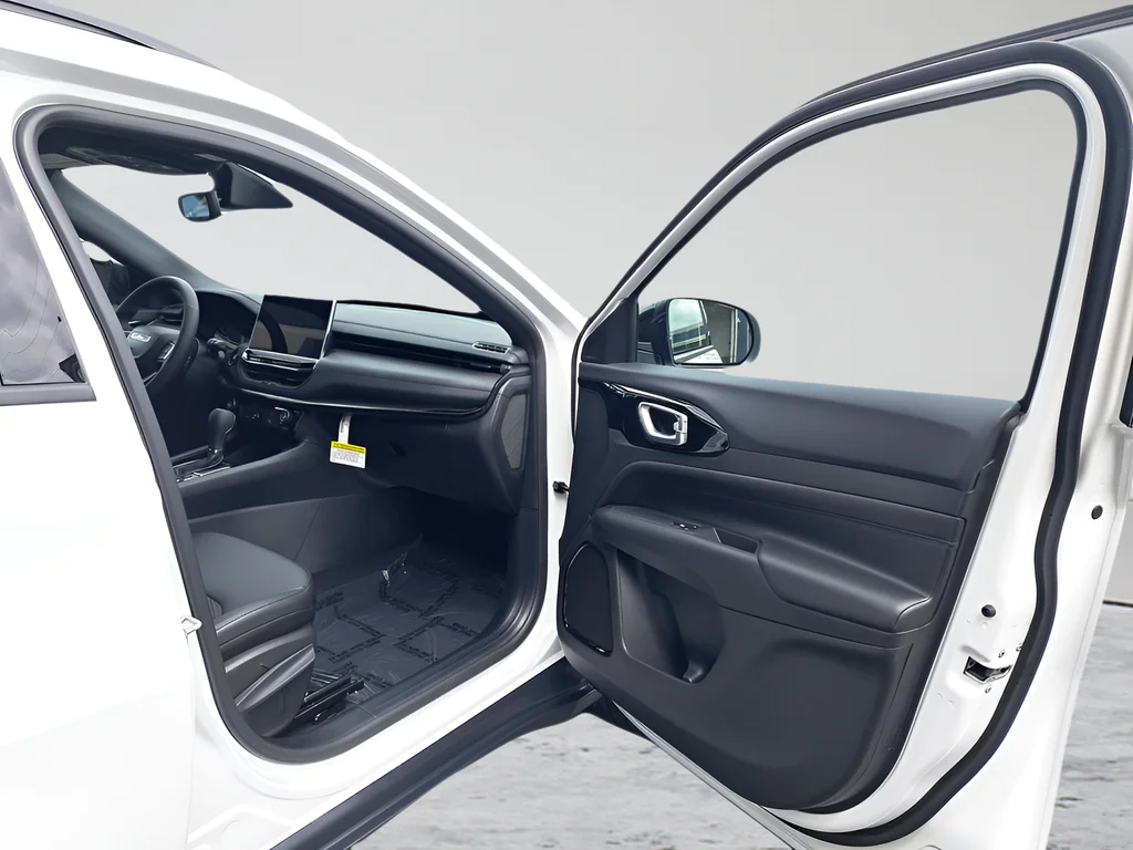 New 2026 Bright White Clear-Coat Exterior Paint Jeep Latitude image 15