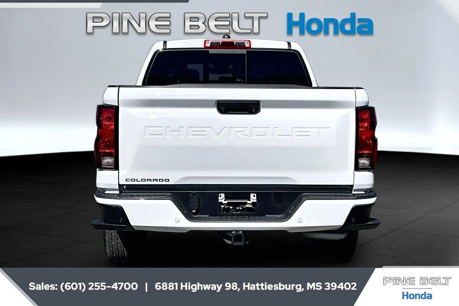 Used 2024 Summit White Chevrolet 4WD LT image 4